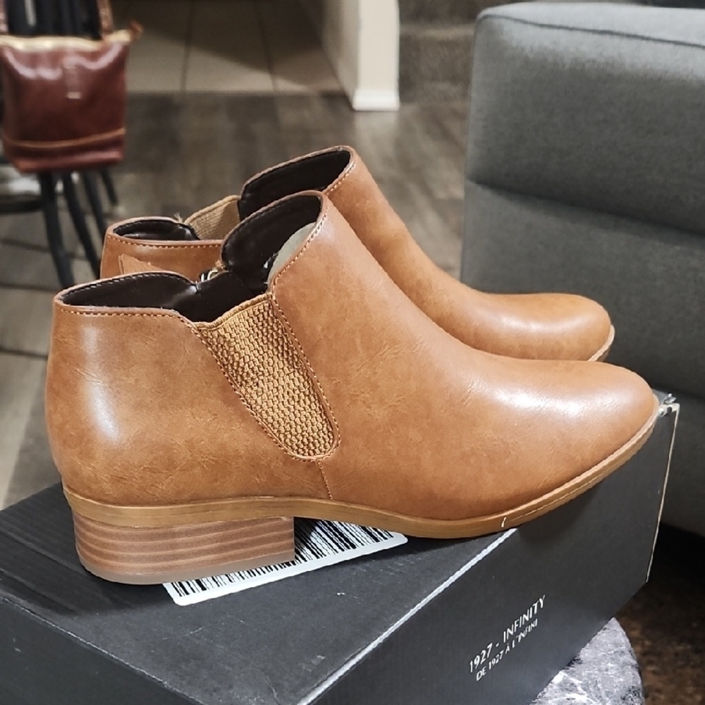 Naturalizer Tan Leather Ankle Booties with Side Zip - Picture 5 of 7